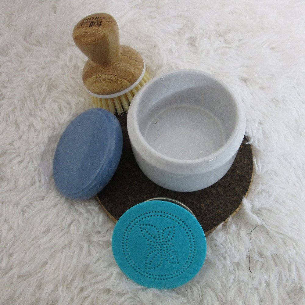 The Honest Co Solid Dish Soap Jar Container and Brush Suds Up Ceramic New